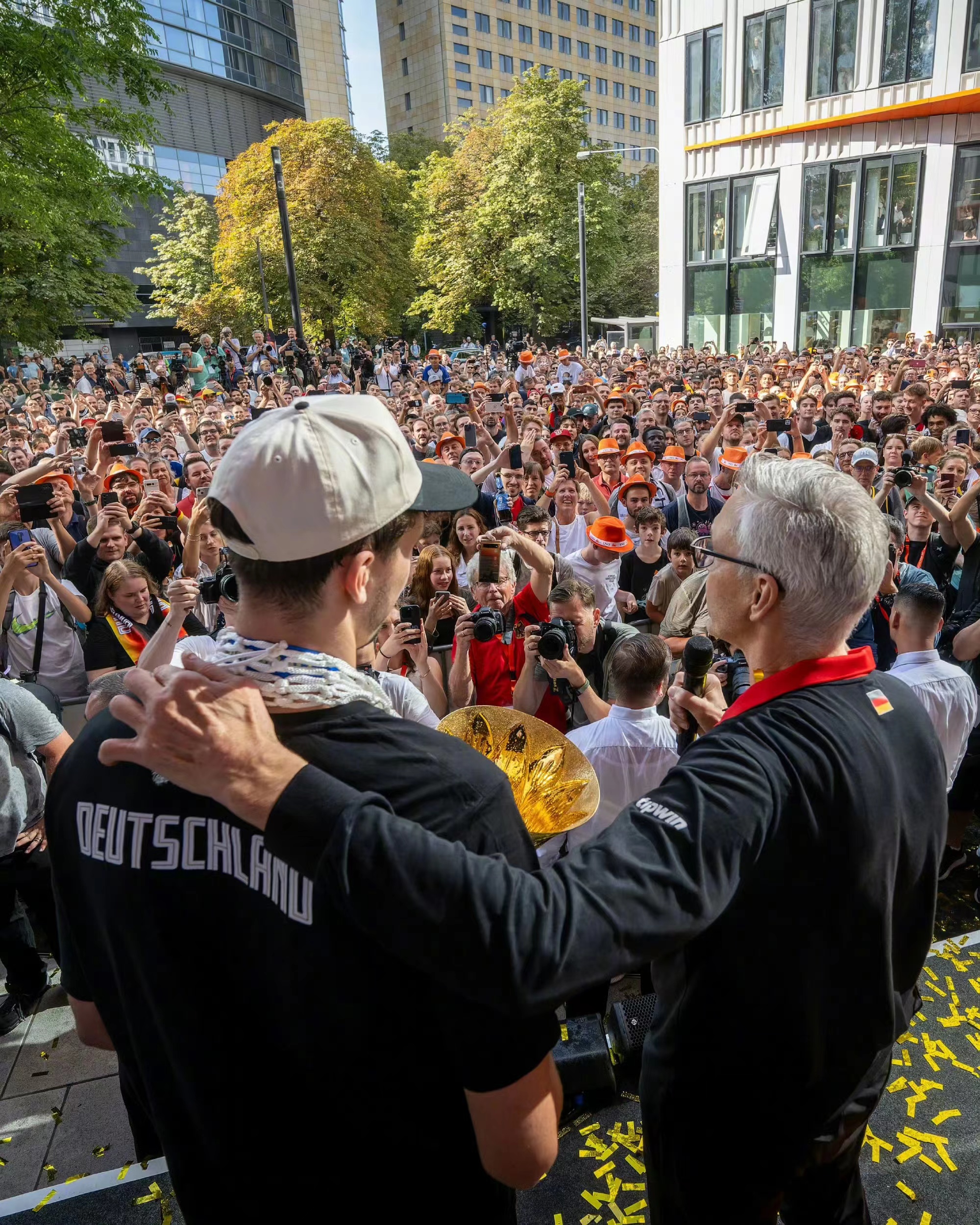 VM i basketball slutter spektakulært, Schroeder vender tilbage til Raptors